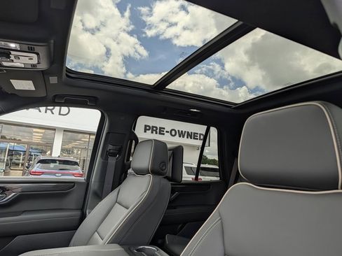 New 2026 GMC Yukon Elevation w/ Elevation Premium Package AWD/4WD image 25
