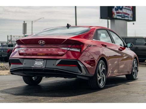 Used 2024 Hyundai Elantra Limited FWD image 4