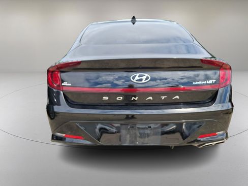 Used 2023 Hyundai Sonata Limited w/ Preferred Accessory Package FWD image 7