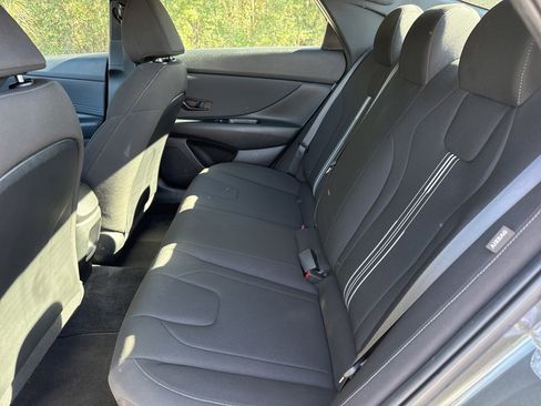 Certified 2025 Hyundai Elantra Sport image 13