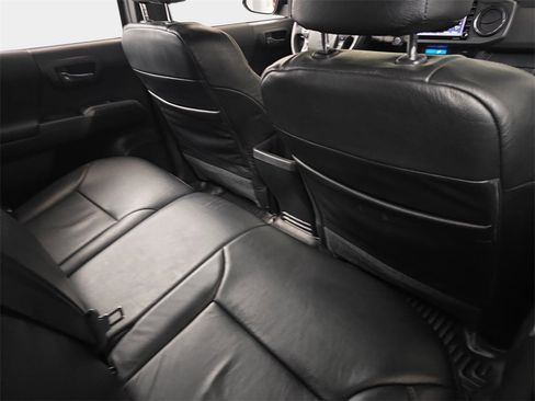 Used 2022 Toyota Tacoma TRD Off-Road image 14