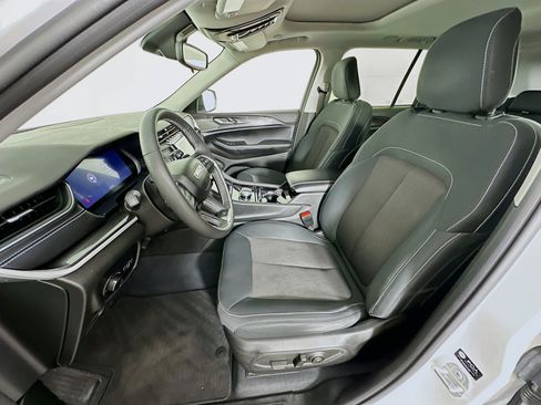 Used 2023 Jeep Grand Cherokee Laredo w/ Luxury Tech Group I image 13