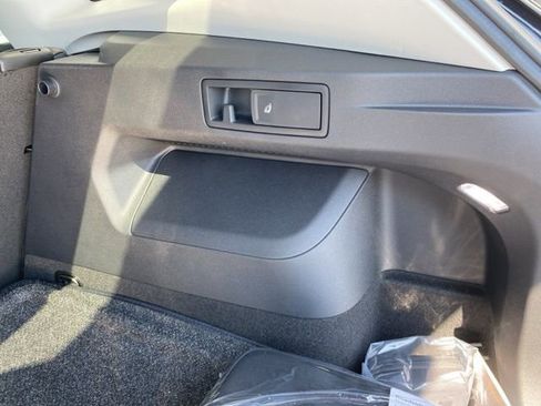New 2025 Volkswagen Tiguan SE AWD/4WD image 65