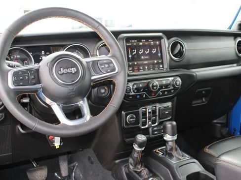 Used 2023 Jeep Wrangler Unlimited Sahara AWD/4WD image 14