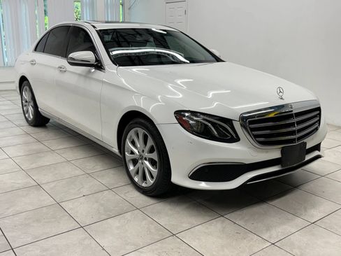 Used 2017 Mercedes-Benz E 300 4MATIC image 1