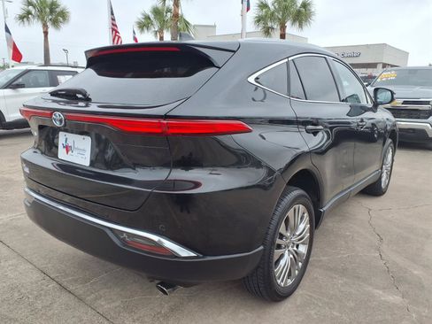 Used 2024 Toyota Venza XLE AWD/4WD image 5
