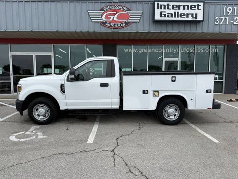 Used 2019 Ford F250 XL w/ Power Equipment Group RWD image 5
