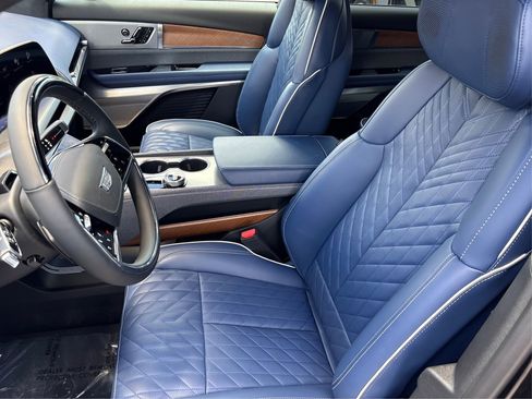 New 2026 Cadillac Vistiq Premium Luxury image 9