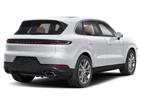 Certified 2024 Porsche Cayenne image 2