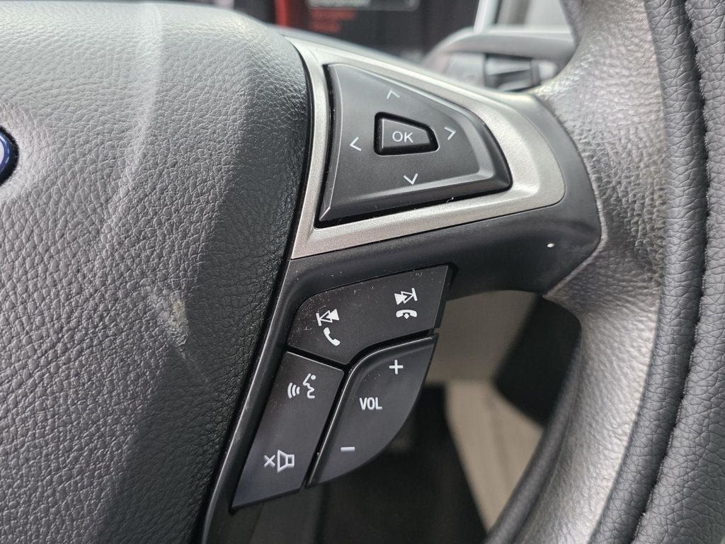 Used 2020 Ford Fusion SE FWD image 28