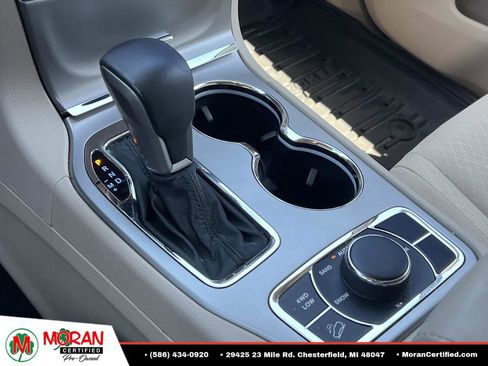 Used 2019 Jeep Grand Cherokee Laredo AWD/4WD image 23