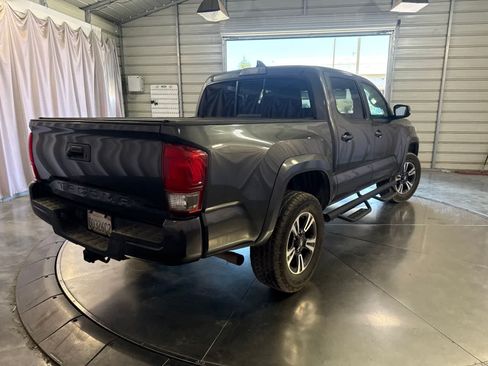 Used 2016 Toyota Tacoma TRD Sport w/ Towing Package RWD image 5