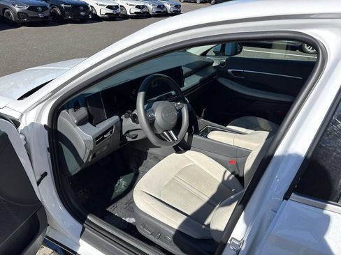 Used 2025 Hyundai Sonata SEL FWD image 13