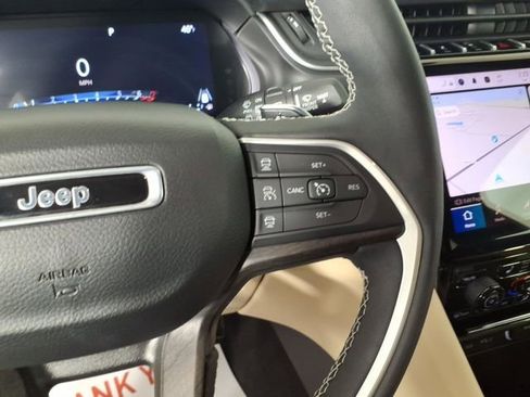 Used 2023 Jeep Grand Cherokee L Limited AWD/4WD image 17