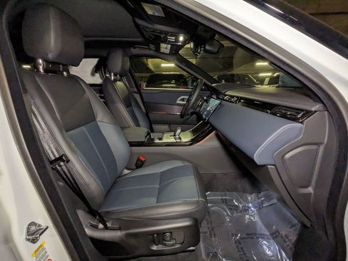 New 2026 Land Rover Range Rover Velar Dynamic SE image 17