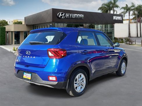 Certified 2022 Hyundai Venue SE image 3