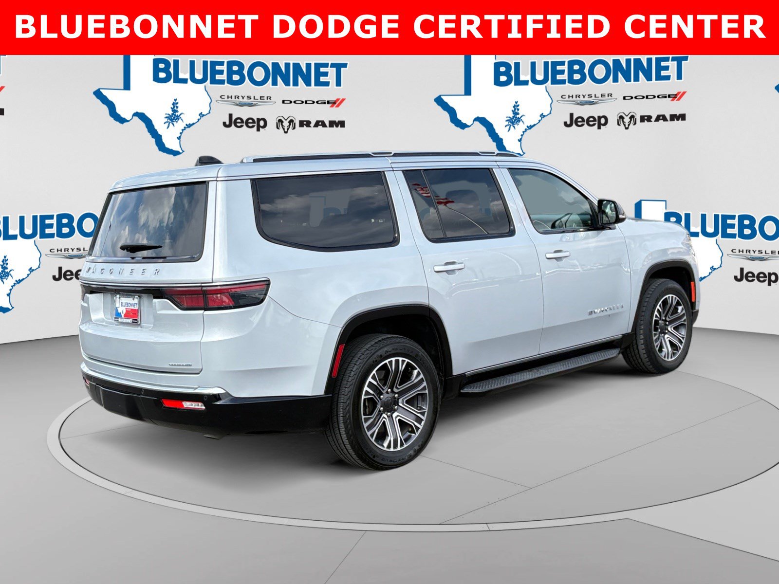 Used 2024 Jeep Wagoneer Series II AWD/4WD image 5