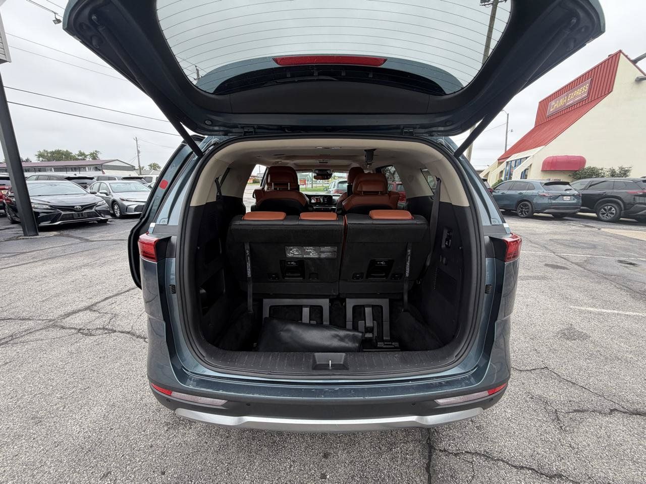 Used 2022 Kia Carnival SX Prestige FWD image 12