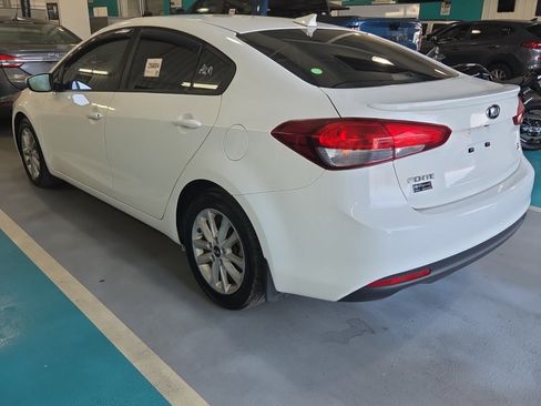 Used 2017 Kia Forte S image 4
