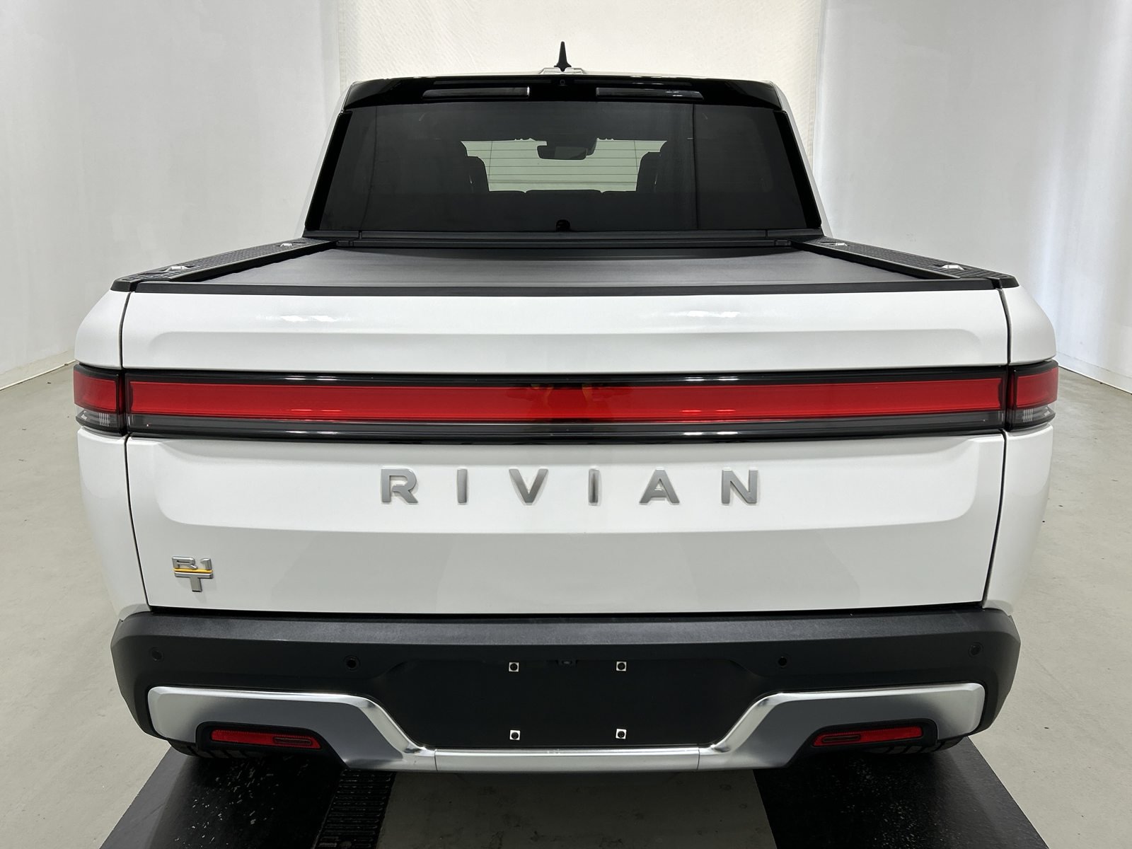 Used 2022 Rivian R1T Adventure AWD/4WD image 4