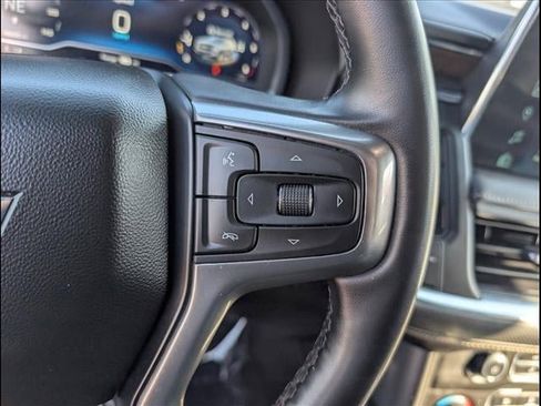 Used 2023 Chevrolet Suburban Premier image 9