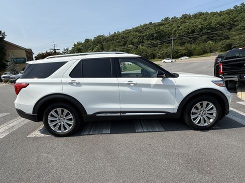 Used 2023 Ford Explorer Limited w/ Equipment Group 301A AWD/4WD image 4