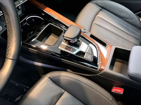 Used 2022 Audi A4 2.0T Premium w/ Convenience Package image 16