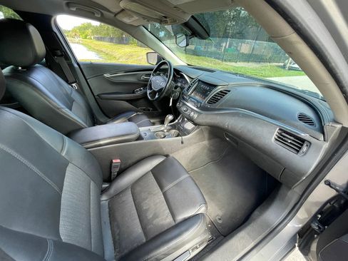Used 2017 Chevrolet Impala LT FWD image 25