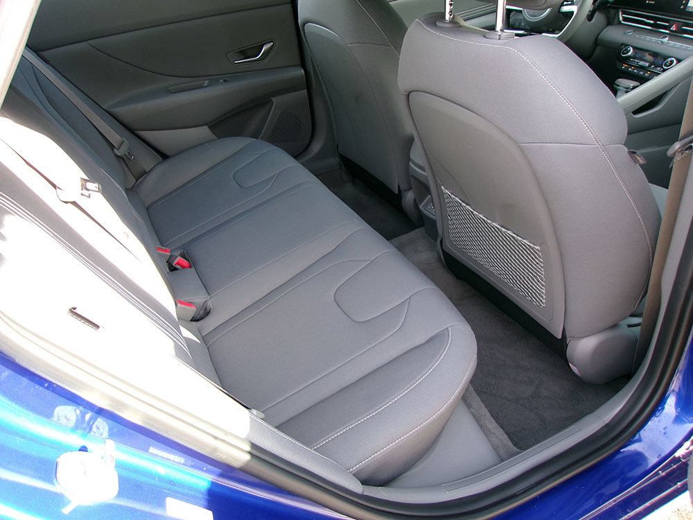 Used 2025 Hyundai Elantra SEL FWD image 11