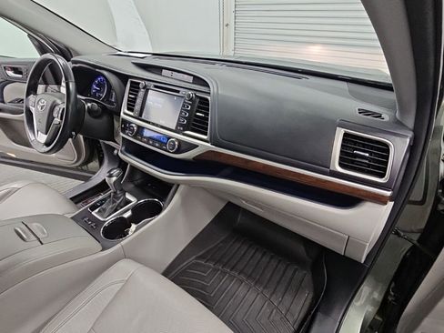 Used 2016 Toyota Highlander Limited FWD image 42
