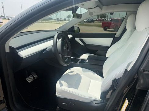Used 2022 Tesla Model Y Performance AWD/4WD image 3