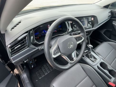 Used 2024 Volkswagen Jetta SE image 12