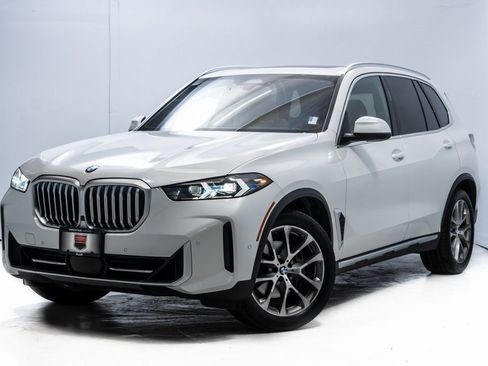 Used 2024 BMW X5 xDrive40i w/ Premium Package image 1