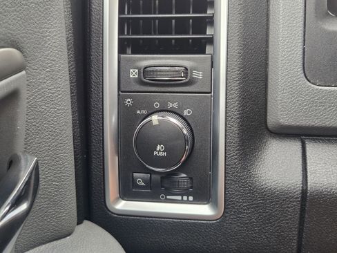 Used 2013 RAM 1500 Lone Star image 24