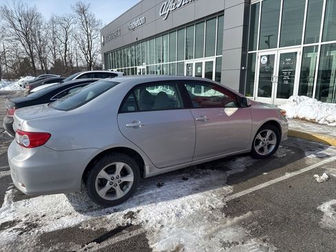 Used 2012 Toyota Corolla LE image 2