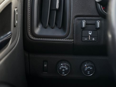 Used 2021 GMC Canyon Denali image 22