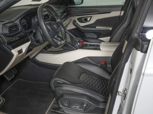 Used 2021 Lamborghini Urus image 12