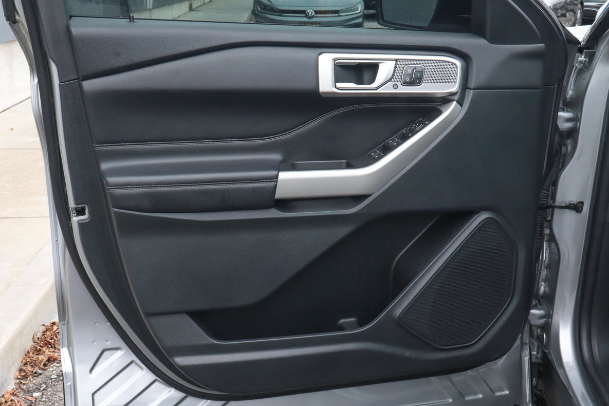 Used 2022 Ford Explorer Limited w/ Equipment Group 301A RWD image 13