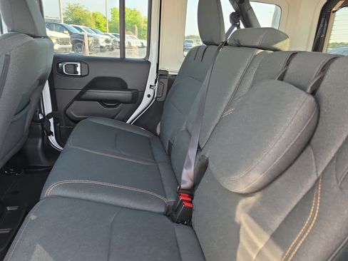 Used 2025 Jeep Wrangler Unlimited Sahara AWD/4WD image 10