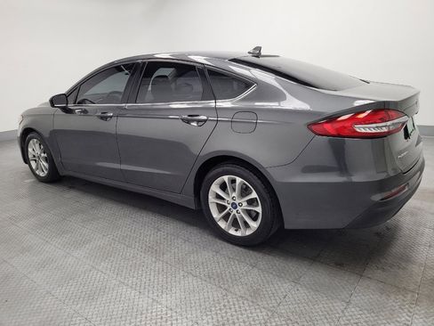 Used 2020 Ford Fusion SE image 3