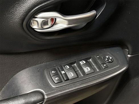 Used 2016 Jeep Cherokee Latitude w/ Cold Weather Group image 20