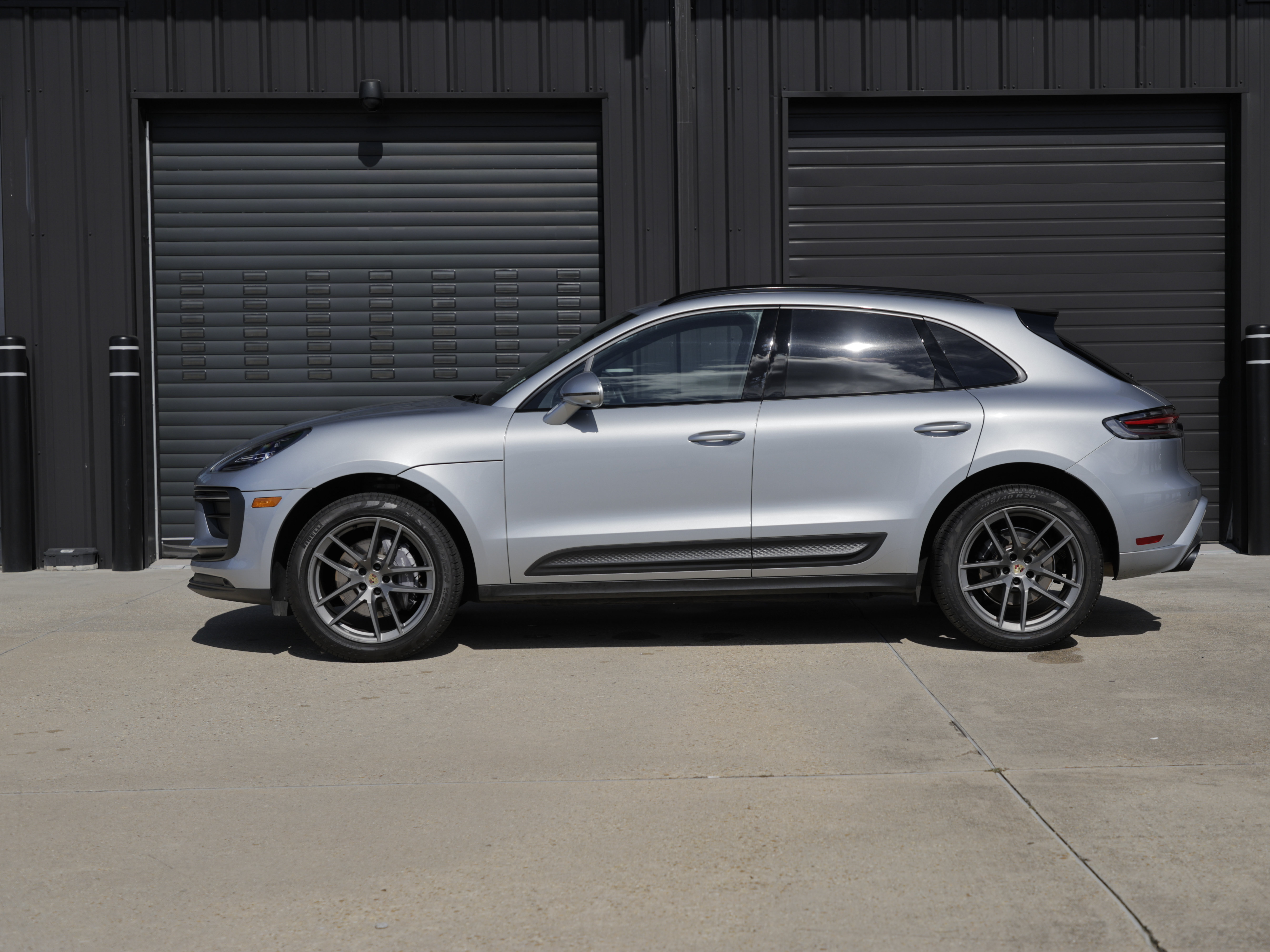 Certified 2023 Porsche Macan Turbo AWD/4WD image 2