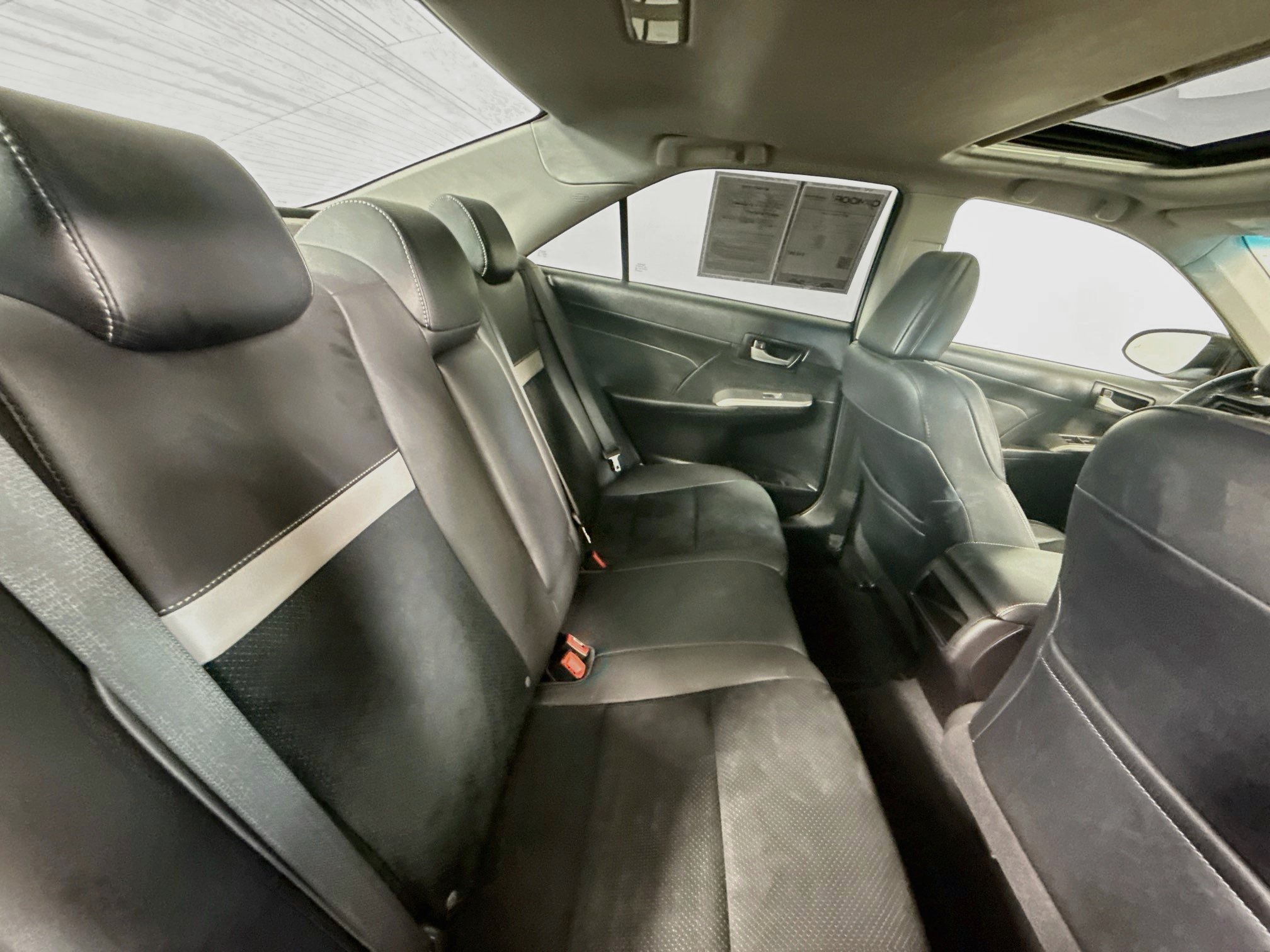 Used 2014 Toyota Camry SE w/ Leather Package FWD image 23