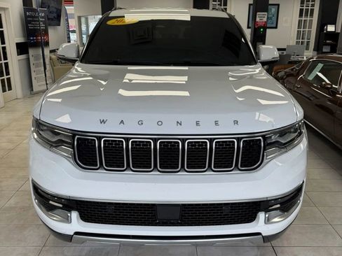 Used 2022 Jeep Wagoneer Series III AWD/4WD image 2