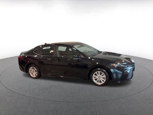 Used 2025 Toyota Camry LE image 2