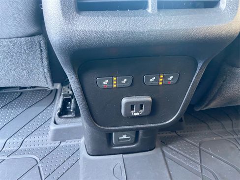 Used 2022 Chevrolet Equinox Premier image 29