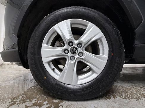 Used 2019 Toyota RAV4 LE w/ Carpet Mat Package image 15