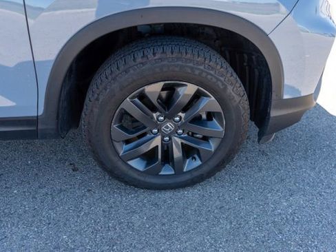 Used 2025 Honda Ridgeline Sport image 9