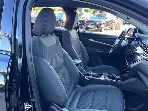 Used 2023 Chevrolet Bolt EUV LT w/ Comfort Package image 9