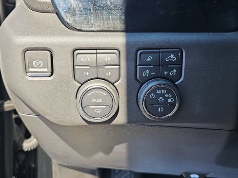 Used 2024 Chevrolet Silverado 1500 LT Trail Boss w/ LT Trail Boss Premium Package AWD/4WD image 32